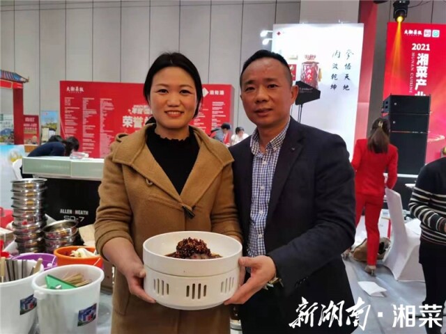 安化县副县长阳锋与乌鲁木齐市蓝迅董事长黄建设 安化县副县长阳锋与乌鲁木齐市蓝迅董事长黄建设