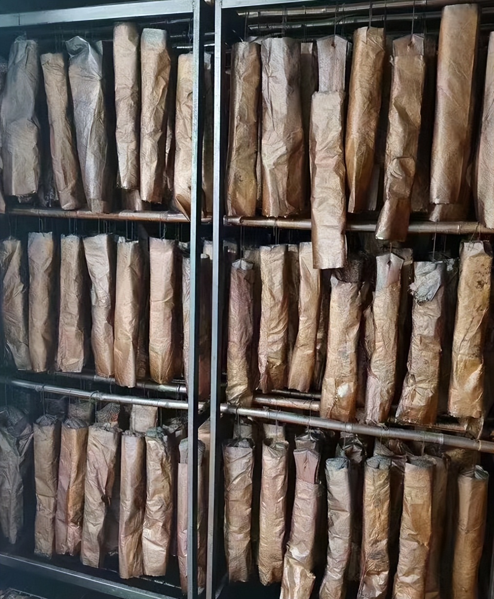 湖湘肴首创的纸包腊肉熏制法 湖湘肴首创的纸包腊肉熏制法