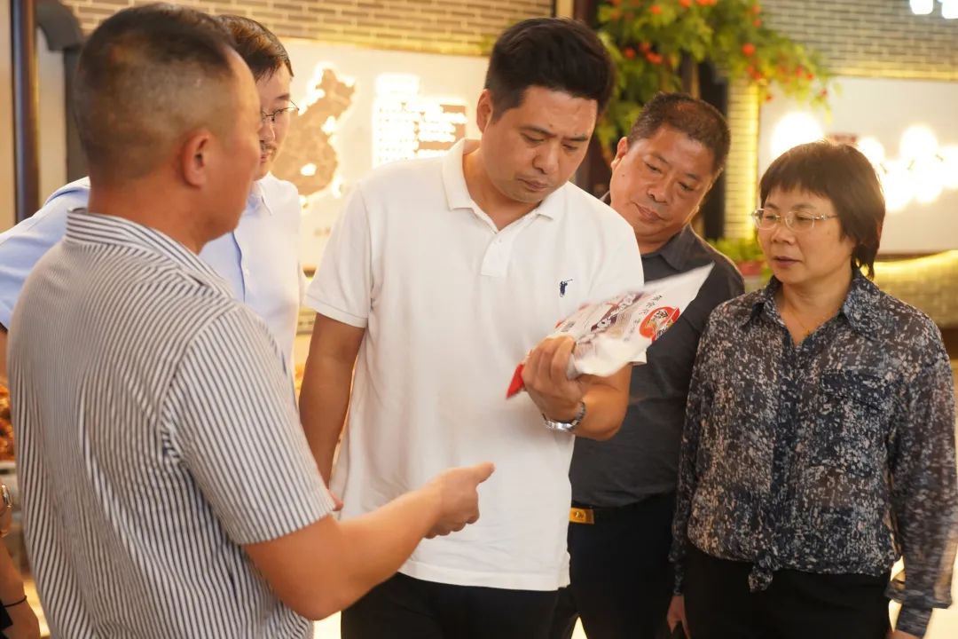 安化潘文剑县长了解预制菜双味功夫腿 安化潘文剑县长了解预制菜双味功夫腿